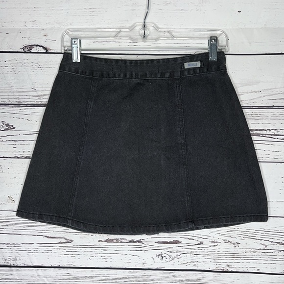 Brandy Melville Pacsun NWT 27/4 Black Denim Snap Button Front A-Line Jean Skirt - Picture 2 of 3